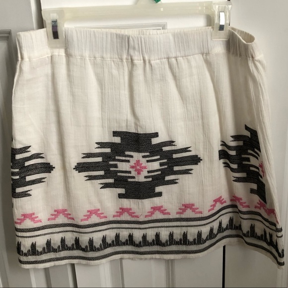 White Aztec skirt size XL BNWOT never worn $15 - Picture 1 of 1